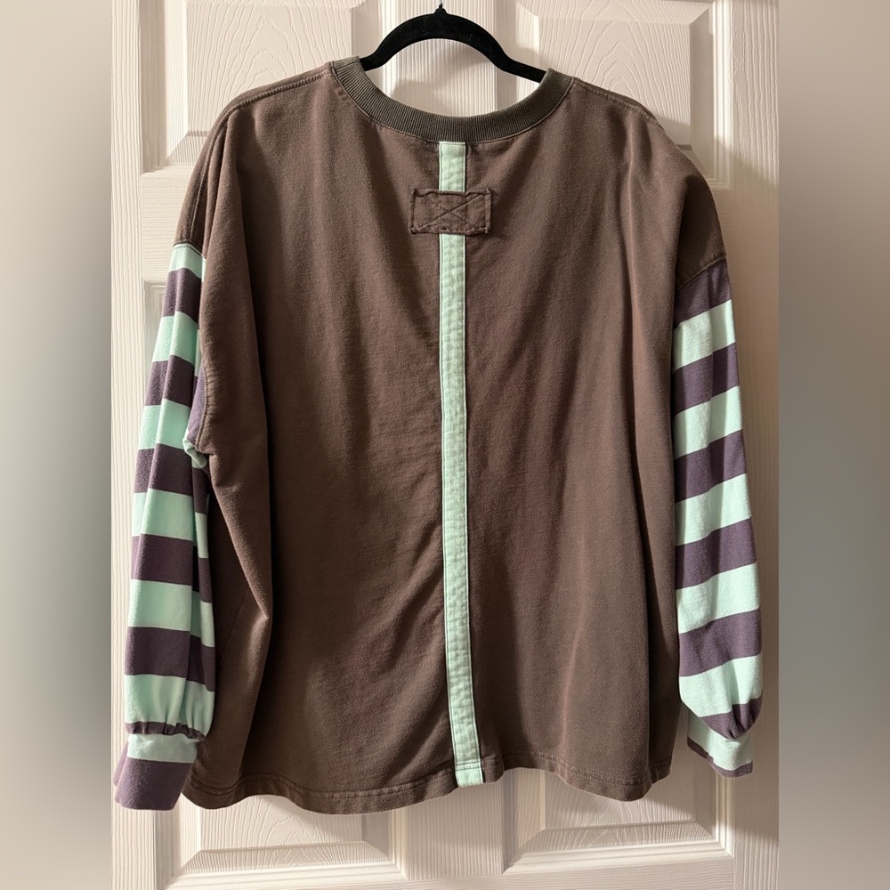 Brown Long-Sleeve Top with Mint Flower Applique - Picture 4 of 5